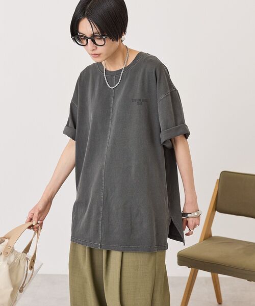 AMERICAN HOLIC(アメリカンホリック)の「バックロゴルーズTシャツ(Tシャツ/カットソー・レディース・チャコールグレー/オフホワイト/ベージュ・FREE)」の3枚目の写真