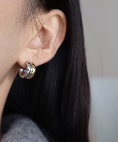 E&C closet…(イーアンドシークローゼット)の「バイカラーダブルフープピアス(ピアス(両耳用)・レディース・シルバー×ゴールド・FREE)」の2枚目の写真