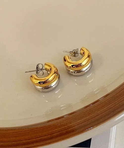 E&C closet…(イーアンドシークローゼット)の「バイカラーダブルフープピアス(ピアス(両耳用)・レディース・シルバー×ゴールド・FREE)」の13枚目の写真