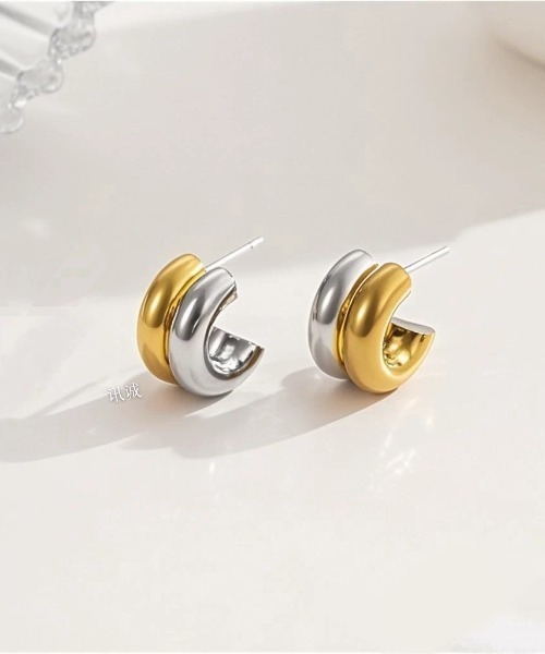 E&C closet…(イーアンドシークローゼット)の「バイカラーダブルフープピアス(ピアス(両耳用)・レディース・シルバー×ゴールド・FREE)」の7枚目の写真