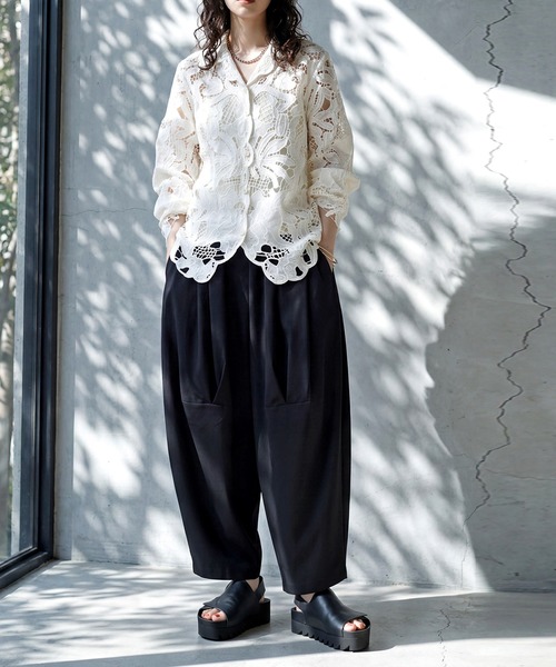 antiqua(アンティカ)の「タック ワイドパンツ(その他パンツ・レディース・グレー/ブラック・MEDIUM/C)」の4枚目の写真