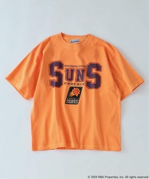 OFF THE COURT by NBA（オフザコートバイエヌビーエー）の「Off The Court by NBA / オフ・ザ・コート バイ NBA 別注 プリントTシャツ（Tシャツ/カットソー）」