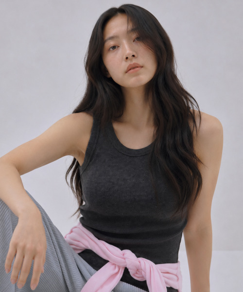 SAYUU(サユ)の「ソフトワッフルスリーブレスメランジチャコール(Tシャツ/カットソー・レディース・チャコール・FREE)」の2枚目の写真