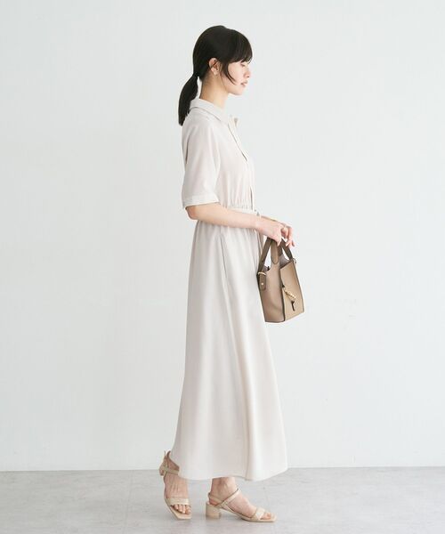 YECCA VECCA(イェッカヴェッカ)の「【接触冷感】ベルト付きシャツワンピース(シャツワンピース・レディース・ライトベージュ/サックスブルー/ネイビー・FREE)」の6枚目の写真