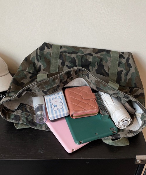 DAY CLOSET(デイ クローゼット)の「【軽量/A4収納可/マチ付き/2WAY】迷彩×レオパード柄 キャンバス ショルダー トート バッグ(トートバッグ・レディース・オリーブ/カーキ・ONE SIZE)」の14枚目の写真