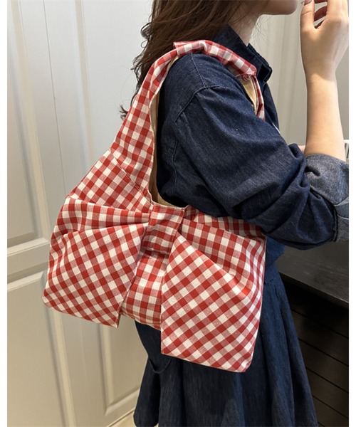 CHEER(チアー)の「ギンガムチェックレトロリボンモチーフ軽量ショルダーバッグ(ショルダーバッグ・レディース・ブルー/ブラック/レッド・FREE)」の3枚目の写真