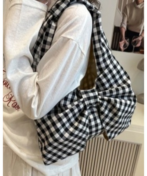 CHEER(チアー)の「ギンガムチェックレトロリボンモチーフ軽量ショルダーバッグ(ショルダーバッグ・レディース・ブルー/ブラック/レッド・FREE)」の9枚目の写真