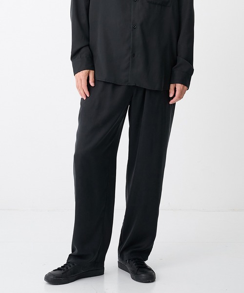 ATTACHMENT(アタッチメント)の「【ATTACHMENT/アタッチメント】CU/PE FIBRIL SATIN EASY TROUSERS/キュプラ/ポリエステル フィブリルサテン イージーパンツ(スラックス・メンズ・ブラック・1/2/3)」の1枚目の写真