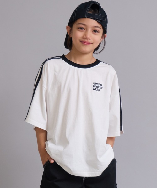 PAIRMANON STREET（ペアマノンストリート）の「【90-160cm】【綿100%】袖ライン 刺繍 半袖Tシャツ【PAIRMANON STREET】（Tシャツ/カットソー・キッズ・ベージュ/オフホワイト/ブラック/ピンク/ネイビー/パープル/ライトブルー/ライトグリーン・100/150/110/160/120/90/130/140）」の2枚目の写真