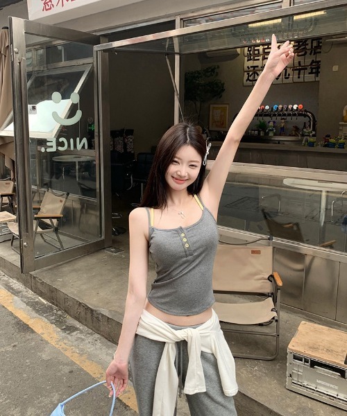 Ritzy(リッツィー)の「フロントボタン・レイヤードキャミ(キャミソール・レディース・グレー/グリーン/ホワイト系その他・フリー)」の10枚目の写真