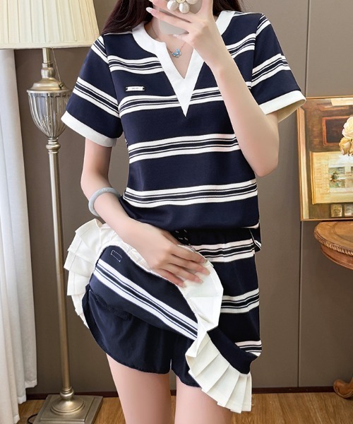 Aelina(エリナ)の「VネックストライプTシャツ&切り替えスカートセットアップ(セットアップ・レディース・ネイビー・L/M)」の2枚目の写真
