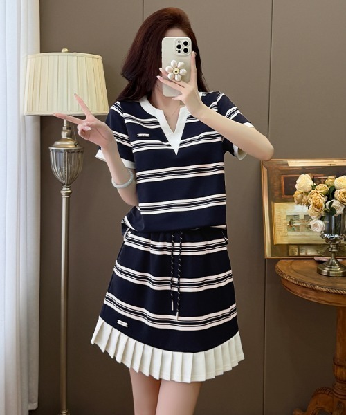 Aelina(エリナ)の「VネックストライプTシャツ&切り替えスカートセットアップ(セットアップ・レディース・ネイビー・L/M)」の7枚目の写真