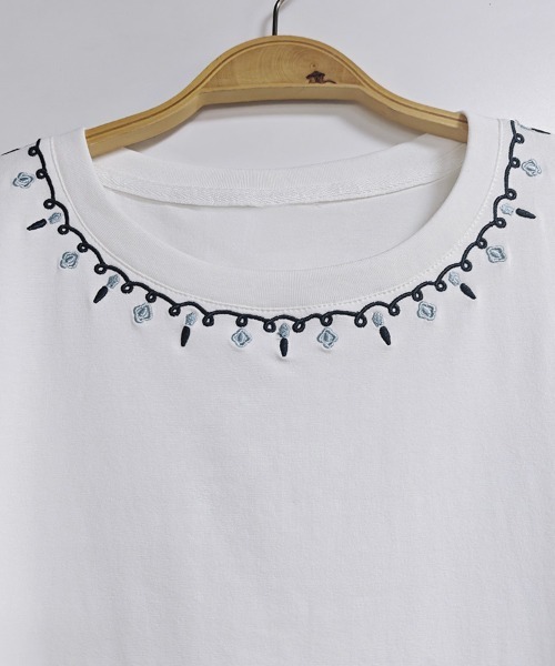 ONEP STAR(ワンピスター)の「刺繍ネックレーススリーブ七分袖ブラウス(シャツ/ブラウス・レディース・ホワイト・MEDIUM/X-LARGE/LARGE)」の10枚目の写真