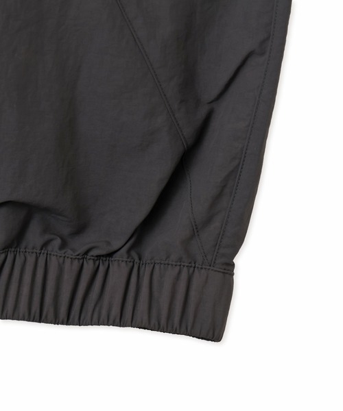 THE NORTH FACE（ザノースフェイス）の「THE NORTH FACE VERSATILE BLOUSON / ザ・ノース・フェイス バーサ タイル ブルゾン（ナイロンジャケット・メンズ・ベージュ/ダークグレー・S/M/L/XL）」の8枚目の写真