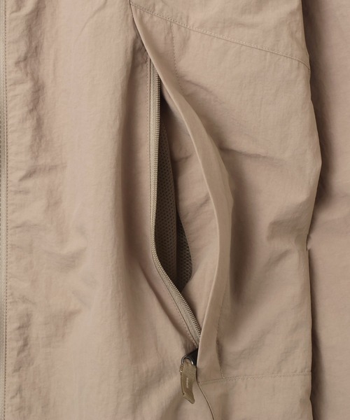THE NORTH FACE（ザノースフェイス）の「THE NORTH FACE VERSATILE BLOUSON / ザ・ノース・フェイス バーサ タイル ブルゾン（ナイロンジャケット・メンズ・ベージュ/ダークグレー・S/M/L/XL）」の12枚目の写真