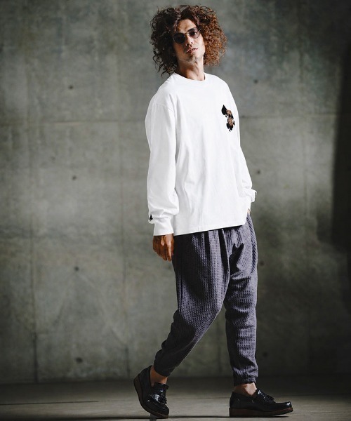 GLIMCLAP(グリムクラップ)の「mlt5760-Embroidered Long Sleeve T-shirt - Character & Playing Card Motifs ロングスリーブTシャツ(211-024-gla-cg)(Tシャツ/カットソー・メンズ・ホワイト/ブラック・M/S/L)」の9枚目の写真