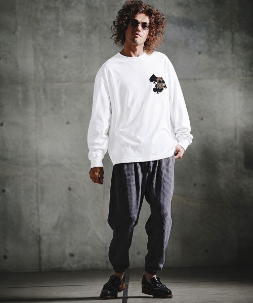 GLIMCLAP(グリムクラップ)の「mlt5760-Embroidered Long Sleeve T-shirt - Character & Playing Card Motifs ロングスリーブTシャツ(211-024-gla-cg)(Tシャツ/カットソー・メンズ・ホワイト/ブラック・M/S/L)」の10枚目の写真