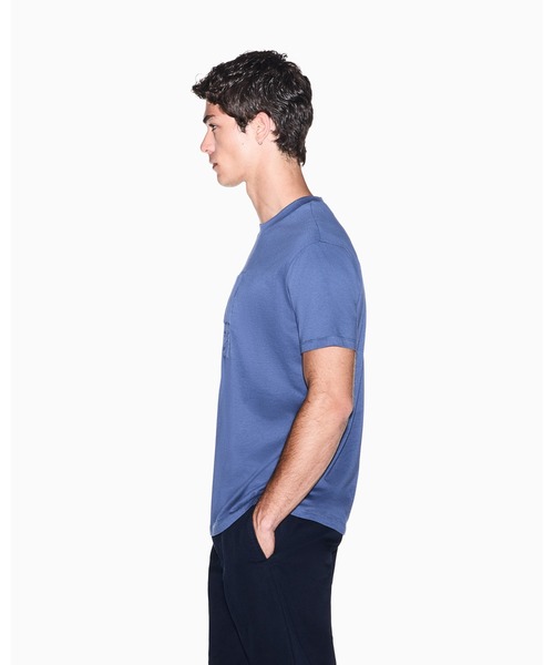 ARMANI EXCHANGE(アルマーニエクスチェンジ)の「【A|X アルマーニ エクスチェンジ】エンボスロゴ レギュラーフィット 半袖クルーネックTシャツ/REGULAR(ZOZO限定カラー含)(Tシャツ/カットソー・メンズ・ブラック・X-LARGE/SMALL/MEDIUM/LARGE/XX-LARGE/X-SMALL)」の2枚目の写真