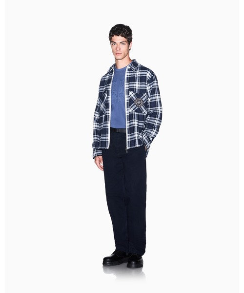 ARMANI EXCHANGE(アルマーニエクスチェンジ)の「【A|X アルマーニ エクスチェンジ】エンボスロゴ レギュラーフィット 半袖クルーネックTシャツ/REGULAR(ZOZO限定カラー含)(Tシャツ/カットソー・メンズ・ブラック・X-LARGE/SMALL/MEDIUM/LARGE/XX-LARGE/X-SMALL)」の5枚目の写真