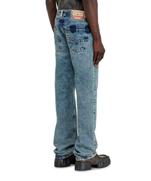 DIESEL（ディーゼル）の「メンズ デニムパンツ 1985 LARKEE-S1（デニムパンツ・メンズ・インディゴブルー・30inch/28inch/32inch）」の2枚目の写真