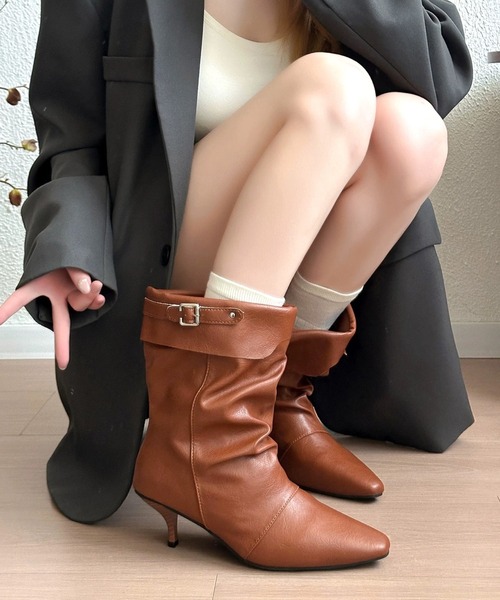 SHEENA(シーナ)の「ベルトデザインポインテッドトゥミドルブーツ(ブーツ・レディース・ブラウン/ブラック・24.5cm/24.0cm/23.5cm)」の18枚目の写真