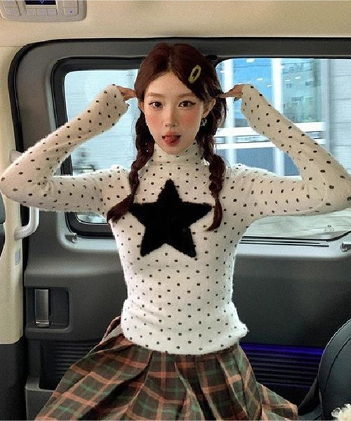 AsheKsha(アシクシャ)の「水玉星柄ハイネックフィット長袖トップス(Tシャツ/カットソー・レディース・ホワイト・M)」の22枚目の写真