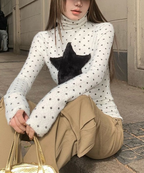AsheKsha(アシクシャ)の「水玉星柄ハイネックフィット長袖トップス(Tシャツ/カットソー・レディース・ホワイト・M)」の2枚目の写真