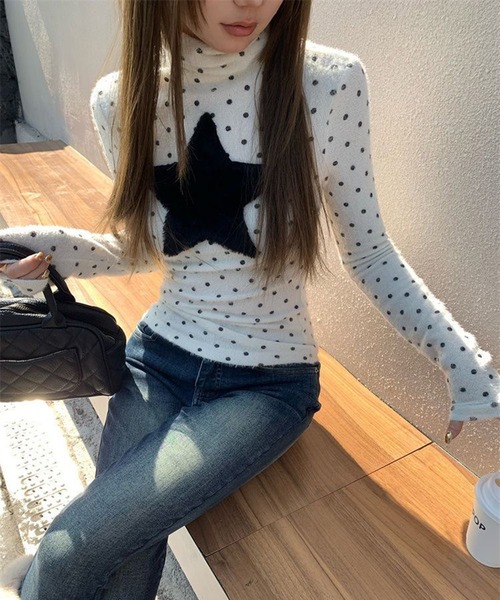 AsheKsha(アシクシャ)の「水玉星柄ハイネックフィット長袖トップス(Tシャツ/カットソー・レディース・ホワイト・M)」の8枚目の写真