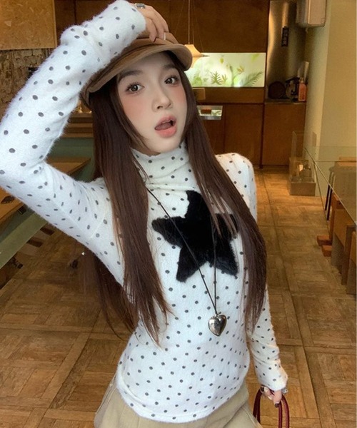 AsheKsha(アシクシャ)の「水玉星柄ハイネックフィット長袖トップス(Tシャツ/カットソー・レディース・ホワイト・M)」の16枚目の写真