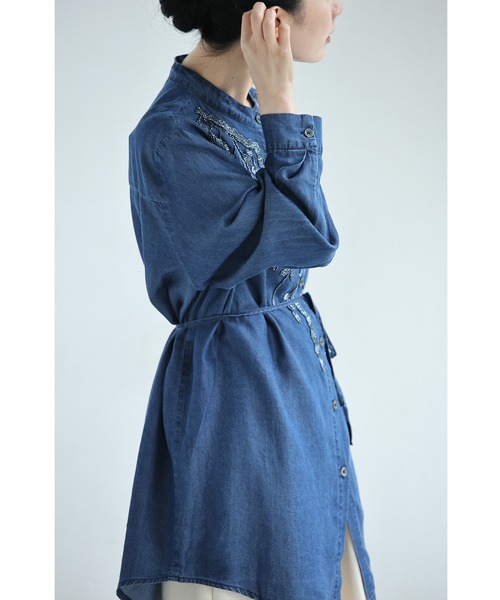 cawaii(カワイイ)の「揺らめくリーフのビーズ刺繍ブラウストップス(紐ベルト付き)(シャツ/ブラウス・レディース・ブルー・FREE)」の2枚目の写真