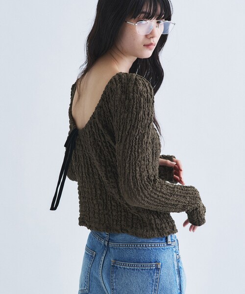 CODE A(コードエー)の「crinkle ribbon 2way top(Tシャツ/カットソー・レディース・ブラック/カーキ/オフホワイト・00)」の3枚目の写真