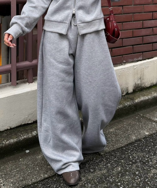 Another Branch olive des olive（アナザーブランチオリーブデオリーブ）の「バックロゴ刺繍ロゴワイドスウェットパンツ（スウェットパンツ・レディース・グレー/ブラック/ブラウン・FREE）」の2枚目の写真