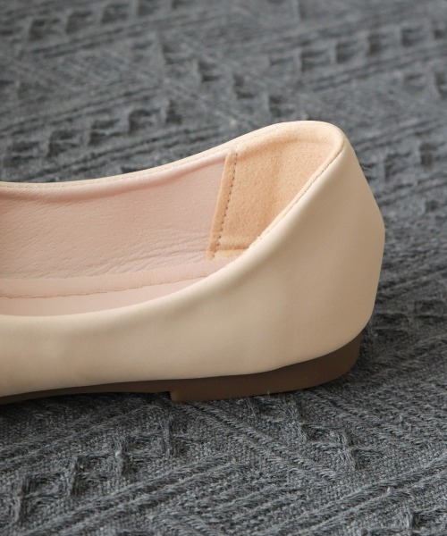 Miniministore(ミニミニストア)の「ツイストポインテッドトゥパンプス 美脚(パンプス・レディース・ブラック/ベージュ・24.5cm/23.0cm/22.5cm/25.0cm/24.0cm/23.5cm)」の17枚目の写真