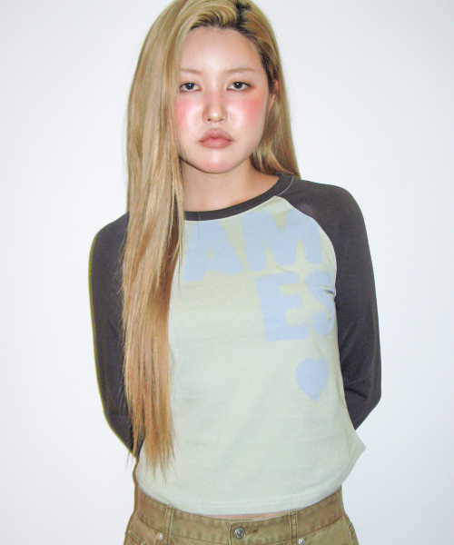 AMESWORLDWIDE(アメスワールドワイド)の「ボールドタイポ ラウンドヘム長袖Tシャツ ミント(Tシャツ/カットソー・レディース・その他・FREE)」の1枚目の写真