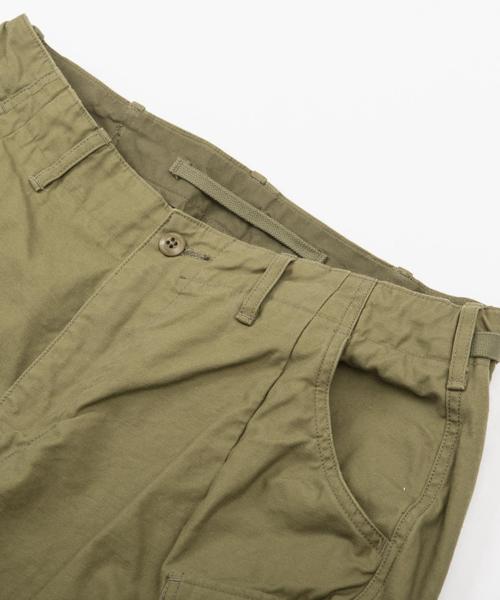 UNITED ARROWS & SONS（ユナイテッドアローズアンドサンズ）の「UNITED ARROWS & SONS（ユナイテッドアローズ＆サンズ）SKNY FIELD TROUSERS（カーゴパンツ・メンズ・ダークグリーン・LARGE/X-LARGE/MEDIUM/SMALL）」の3枚目の写真