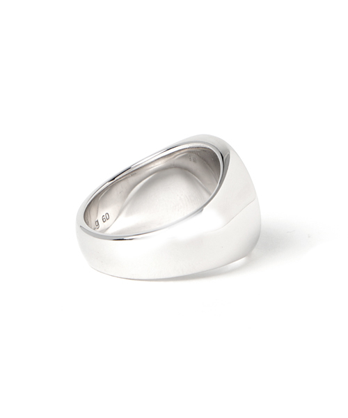 TOM WOOD（トムウッド）の「TOMWOOD リング（OVAL BLACK ONYX）（リング・メンズ・ブラック・58/60）」の3枚目の写真