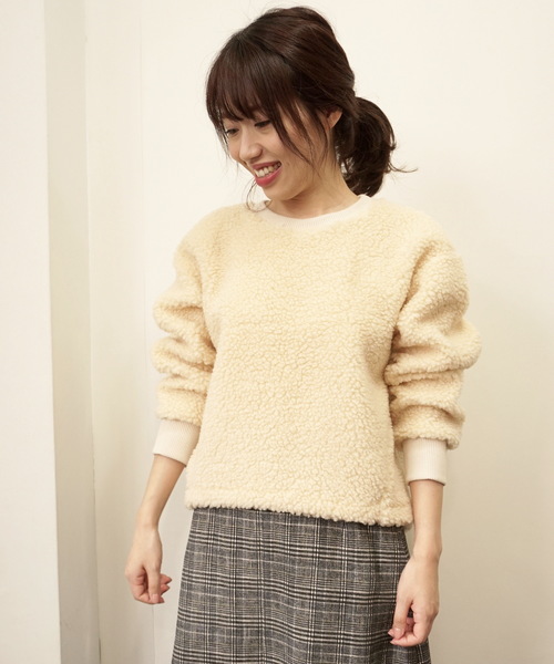 ottilie（オティーリエ）の「【HERENCIA】ボアフリースTOPS（スウェット・レディース・オフホワイト/ベージュ/カーキ・FREE）」の2枚目の写真