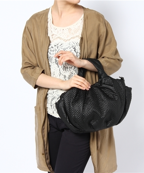 PLST(プラステ)の「2WAYフェイクレザーキルティングバッグ(ショルダーバッグ・レディース・ブラック/グレー・FREE)」の10枚目の写真