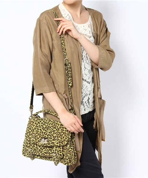 PLST（プラステ）の「MARKS&ANGELS レオパード柄バッグ（ハンドバッグ・レディース・イエロー・FREE）」の4枚目の写真