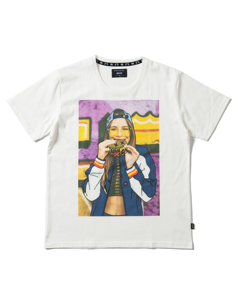 glamb（グラム）の「Burger bite T / バーガーバイトTシャツ（Tシャツ/カットソー・メンズ・ホワイト/ブラック・1/2/0/4/3）」の3枚目の写真