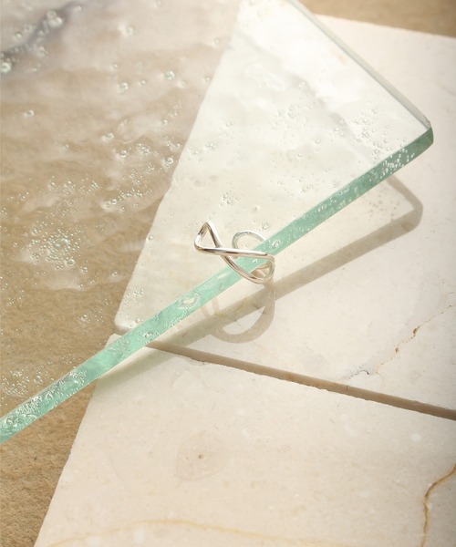 Burner（バーナー）の「【blatto 925silver】シルバー925　多デザイン　イヤーカフ　片耳用（イヤーカフ・レディース・A/B/C/D/E/F/G/H/I/J/K/L/M/N/O/P/Q/R/S/T/U/V/W/X/Y/Z/その他・FREE）」の3枚目の写真