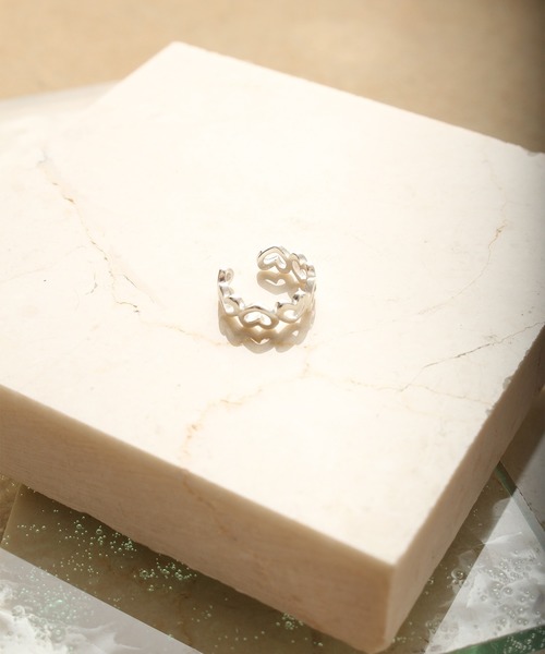 Burner（バーナー）の「【blatto 925silver】シルバー925　多デザイン　イヤーカフ　片耳用（イヤーカフ・レディース・A/B/C/D/E/F/G/H/I/J/K/L/M/N/O/P/Q/R/S/T/U/V/W/X/Y/Z/その他・FREE）」の7枚目の写真