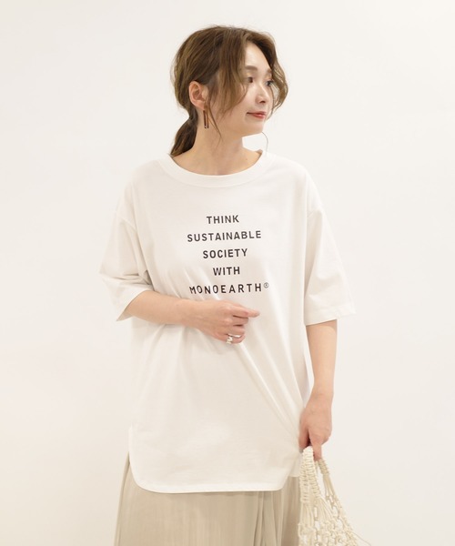 MONOEARTH(モノアース)の「【MONOEARTH】限定コラボTシャツ(Tシャツ/カットソー・レディース・ホワイト系その他/ホワイト系その他2/ホワイト系その他3/チャコールグレー・FREE)」の2枚目の写真