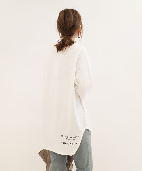 MONOEARTH(モノアース)の「【MONOEARTH】限定コラボTシャツ(Tシャツ/カットソー・レディース・ホワイト系その他/ホワイト系その他2/ホワイト系その他3/チャコールグレー・FREE)」の3枚目の写真