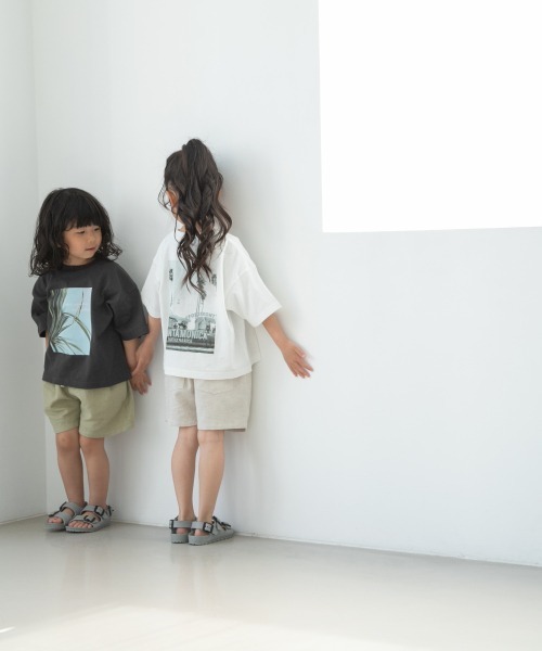 LOWRYS FARM（ローリーズファーム）の「アソートフォトＢＩＧＴＥＥ　886712（Tシャツ/カットソー・キッズ・チャコールグレー/オフホワイト/アイボリー・MEDIUM/LARGE/X-LARGE）」の4枚目の写真