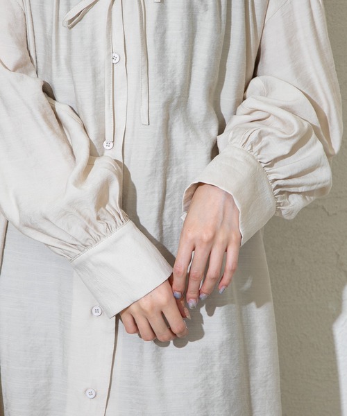 mystic（ミスティック）の「ダブルリボンロングシャツ（シャツ/ブラウス・レディース・アイボリー/ベージュ/ブルー・FREE）」の8枚目の写真
