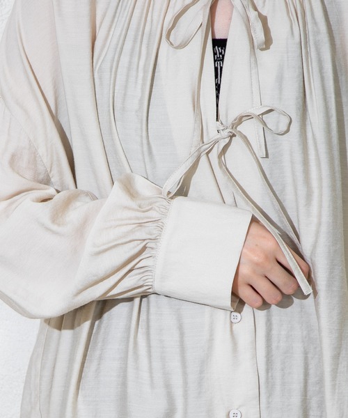 mystic（ミスティック）の「ダブルリボンロングシャツ（シャツ/ブラウス・レディース・アイボリー/ベージュ/ブルー・FREE）」の11枚目の写真