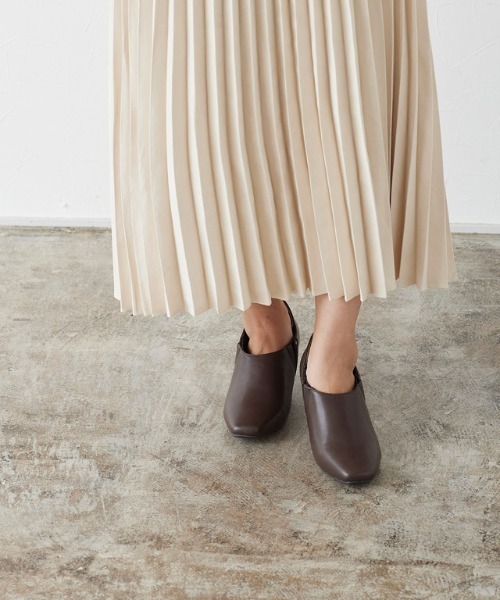 Pierrot（ピエロ）の「スクエアトゥショートブーツ（ブーツ・レディース・ブラック/ブラウン/グレイッシュベージュ・S/M/L/LL）」の8枚目の写真