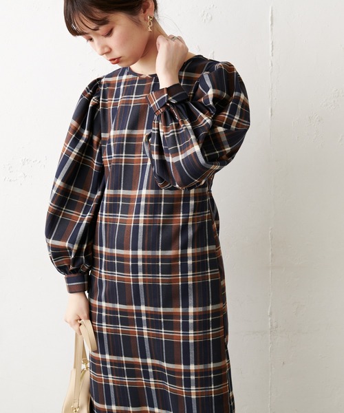 natural couture(ナチュラルクチュール)の「【WEB限定カラー有り】バックリボンボリュームロングスリーブワンピース(ワンピース・レディース・ブラック/ベージュ/モカ/その他1/その他2・FREE)」の18枚目の写真