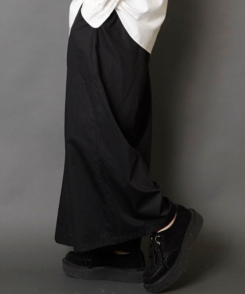 MEMENTISM(メメントイズム)の「ビッグシルエットバギーパンツ ”HAKAMA”(スラックス・メンズ・ブラック・FREE)」の4枚目の写真